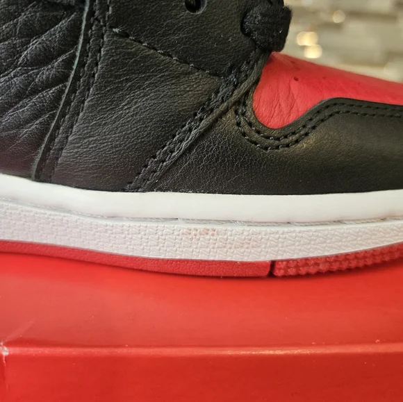 Air Jordan 1 Retro High NC to CHI Women's 7W flaw on midsole - Picture 11 of 12